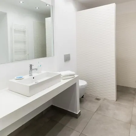 Hermes Apartment *